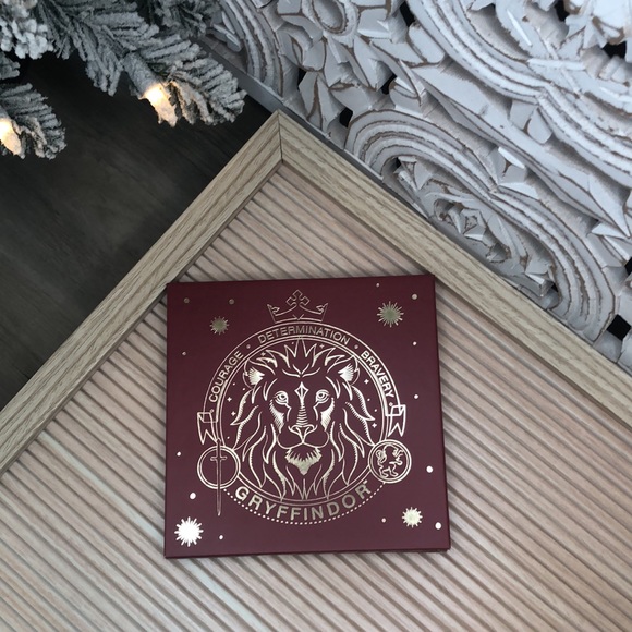 Harry Potter Gryffindor Ulta Beauty Collection Eye Shadow Palette - Picture 7 of 13